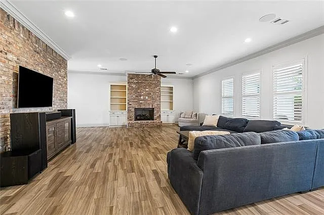 3 bed, 2.0 bath, 2404 sqft, $3,000 — Photo 3