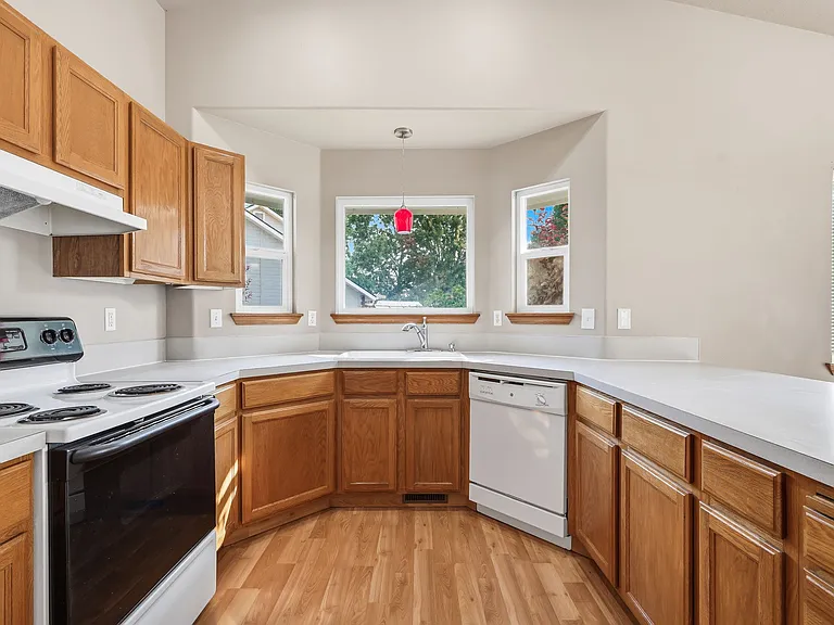 2466 N Stone Pl — Photo 23
