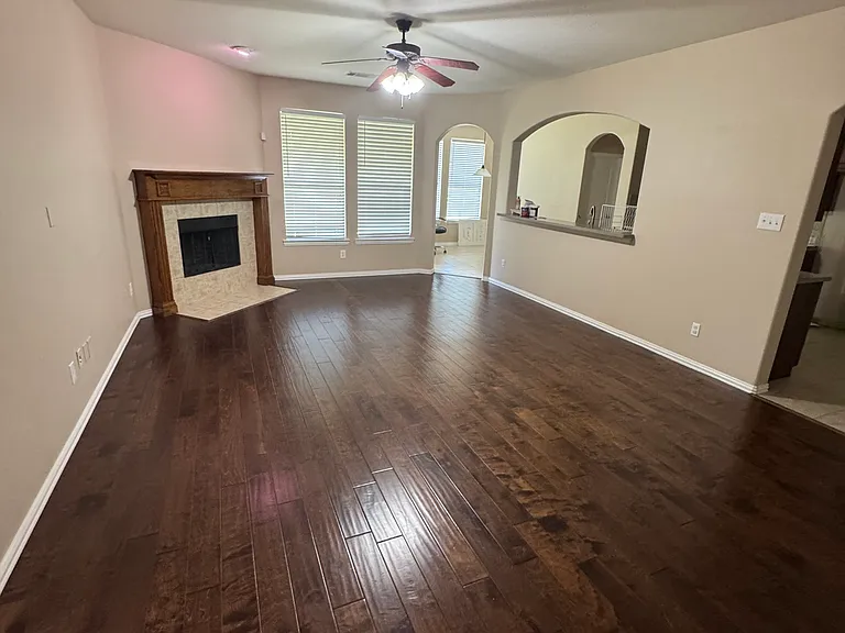 14927 Riverside Dr — Photo 4
