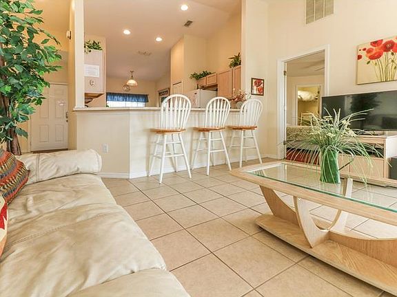 vaulted ceilings in the living room. Breakfast Bar