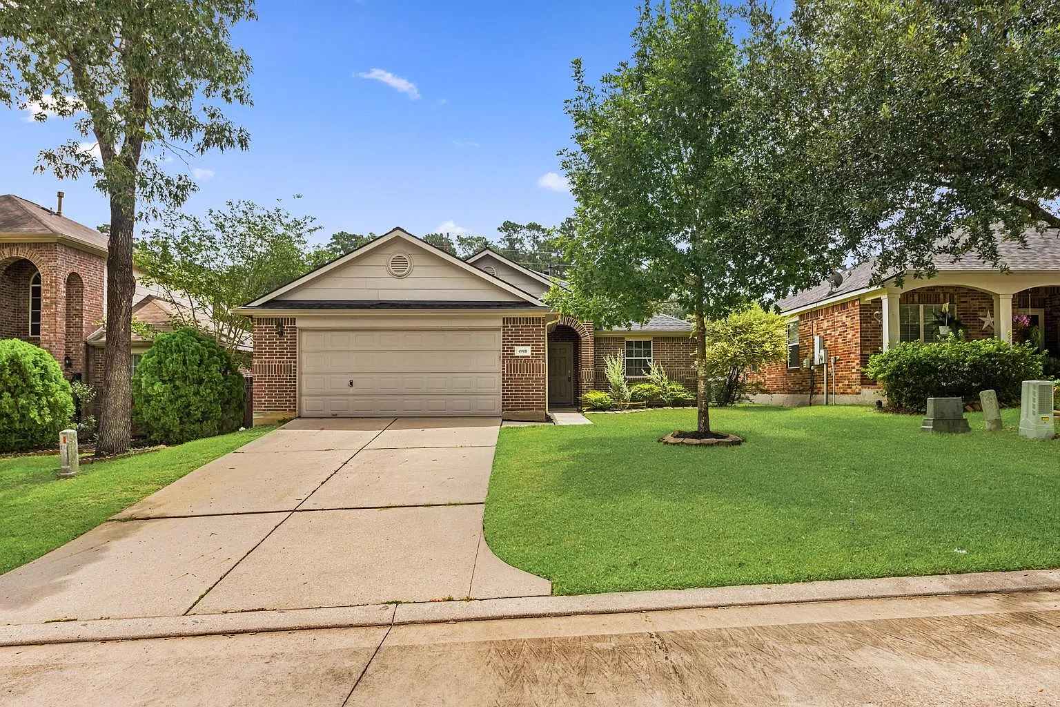 3 bed, 2.0 bath, 1609 sqft, $2,200 — Photo 2