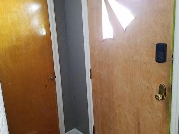 5th image of 220 Alderson Ave