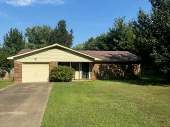 1820 Meadowbrook Ln, Russellville, AR 72802