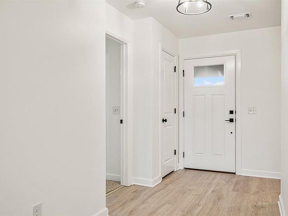 4th image of 13416 Arrowhead Blvd
