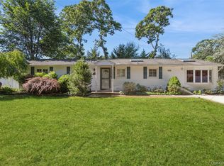 26 Huxley Lane, Ronkonkoma, NY 11779