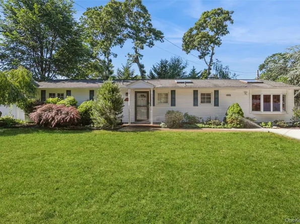 26 Huxley Lane, Ronkonkoma, NY 11779