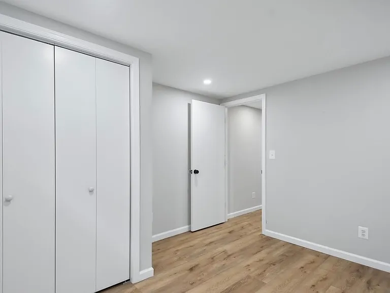 7013 Halleck St — Photo 3