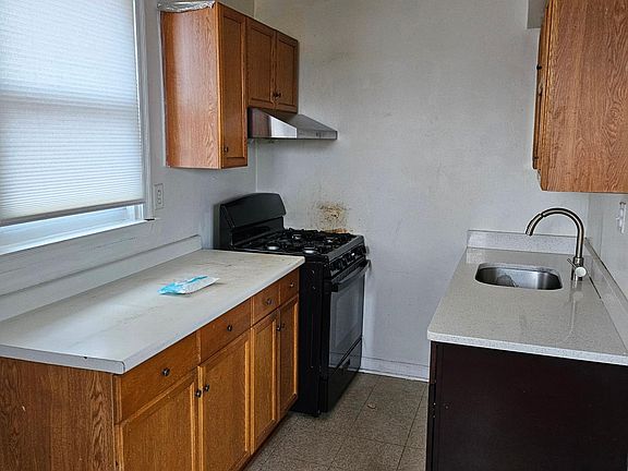 5th image of 2135 Glenview St Floor 2