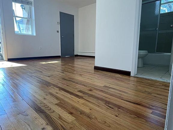4th image of 119 26th Ave