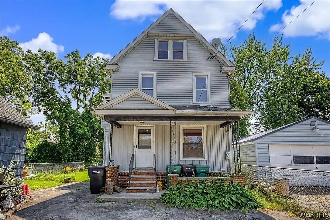 3 bed, 1.0 bath, 2618 sqft, $1,400 — Photo 4