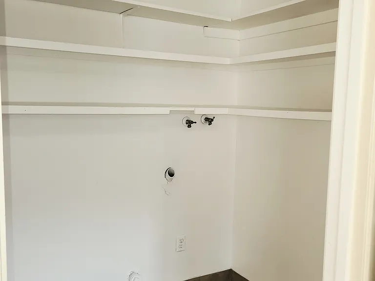 1136 Neal Dow Ave — Photo 8