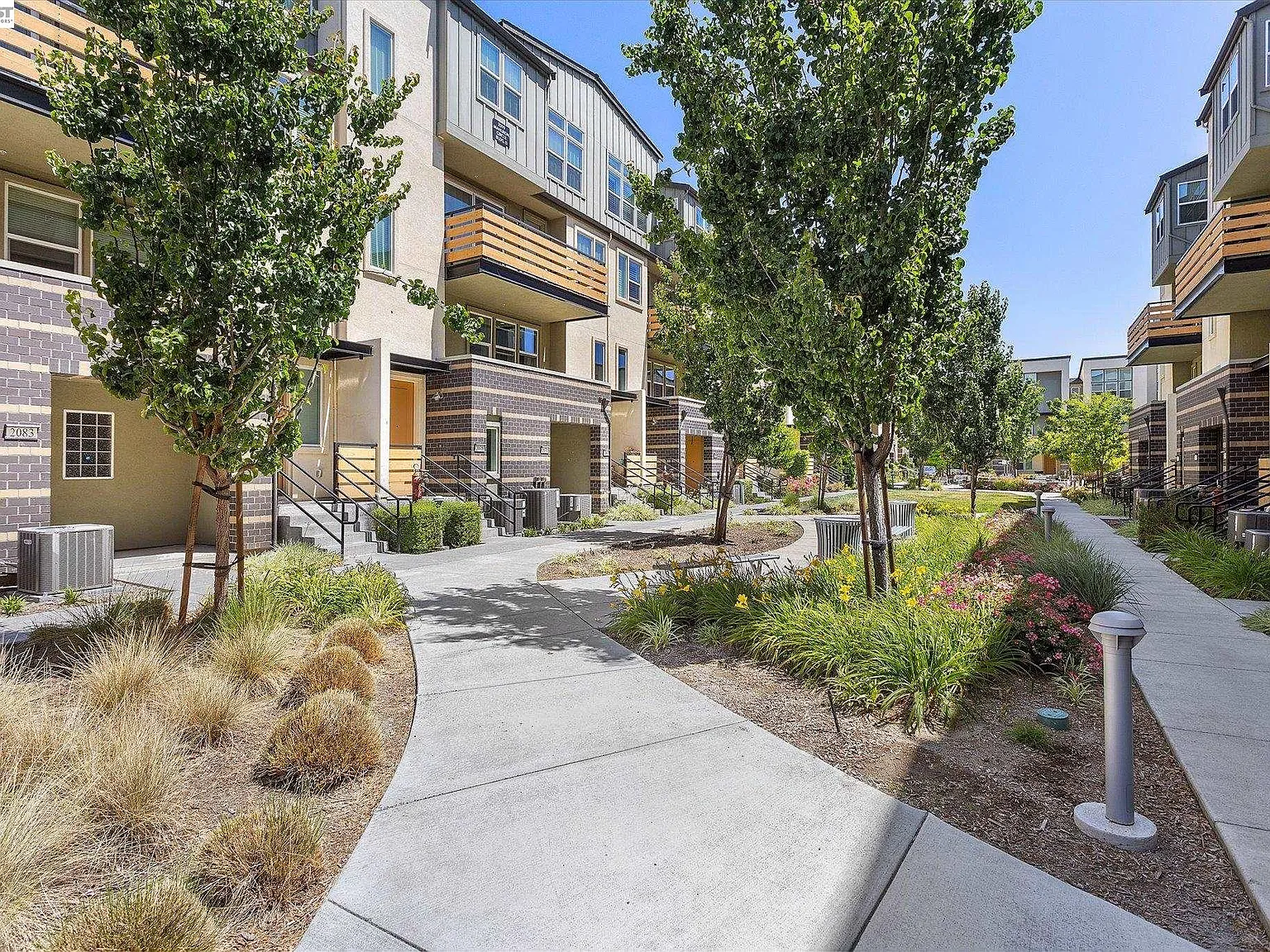 3 bed, 1400 sqft, $4,300 — Photo 1