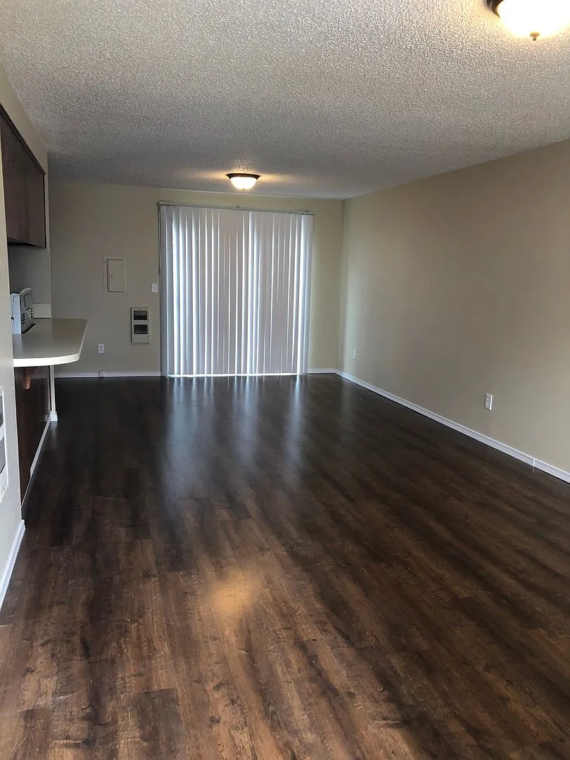 16th Ave. Condos — Photo 2