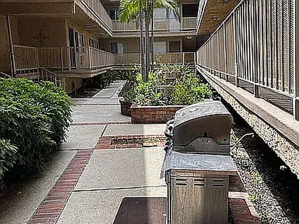 2121 N Verdugo Rd #207