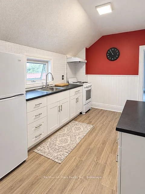 2 bed, $2,000 — Photo 2