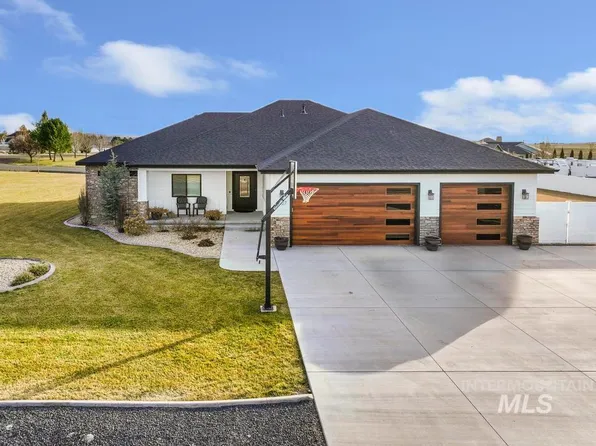 3827 Susan Cir W, Hansen, ID 83334