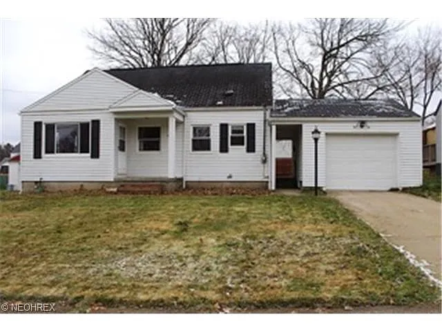 1498 Ries St photo 1