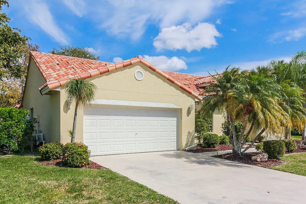 3 bed, 2.0 bath, 2265 sqft, $3,635 — Photo 2