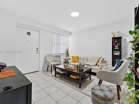 5th image of 199 SW 12th Ave APT 502B