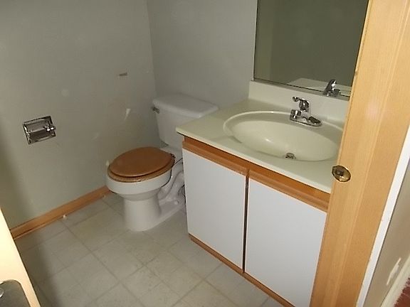 4th image of 2546 Dickens Dr