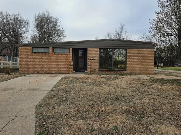 1031 W 7th St, Larned, KS 67550