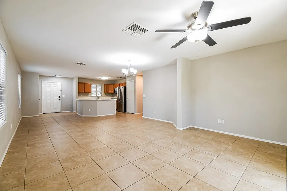 3 bed, 2.0 bath, 1411 sqft, $2,045 — Photo 4
