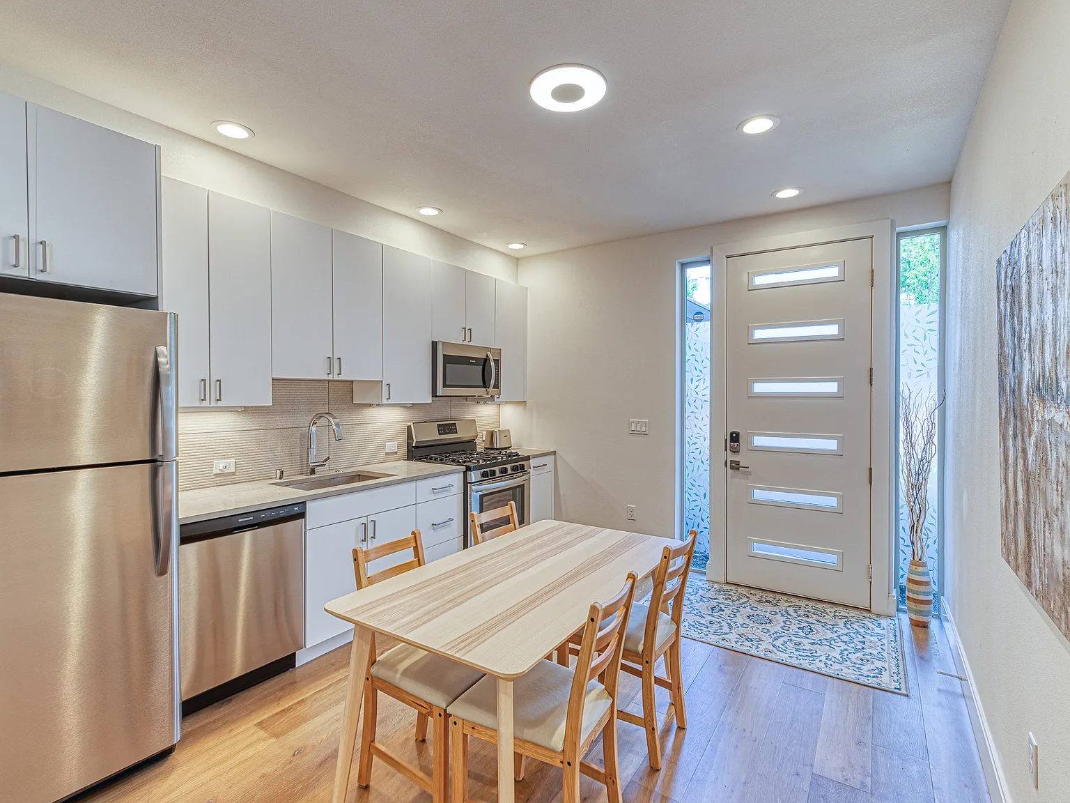 1213 E James Ct — Photo 4