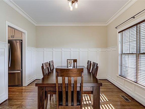 4th image of 272 Pebblestone Ct