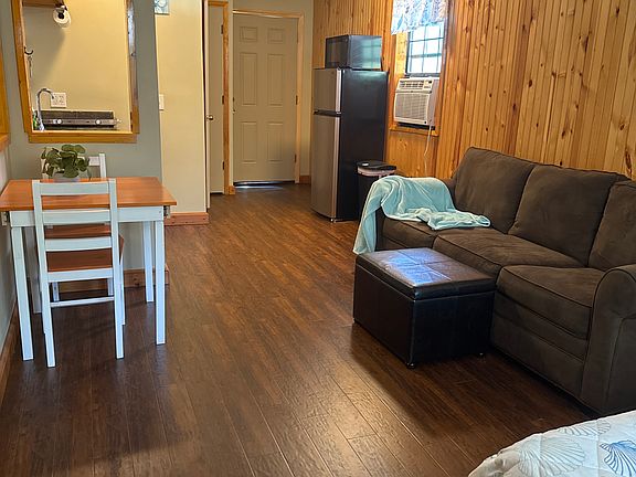 3rd image of 21 18th St