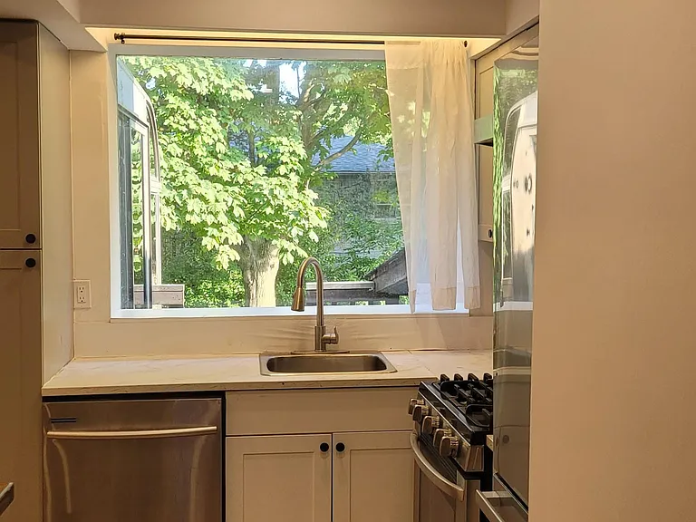 408 Osiris Dr — Photo 5
