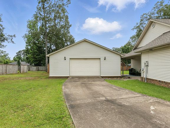 5th image of 701 Shannon Ln