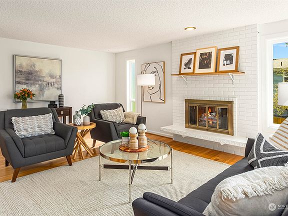 4th image of 17528 17th Avenue W