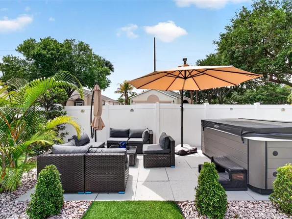 31 Bentwater Cir, Boynton Beach, FL 33426