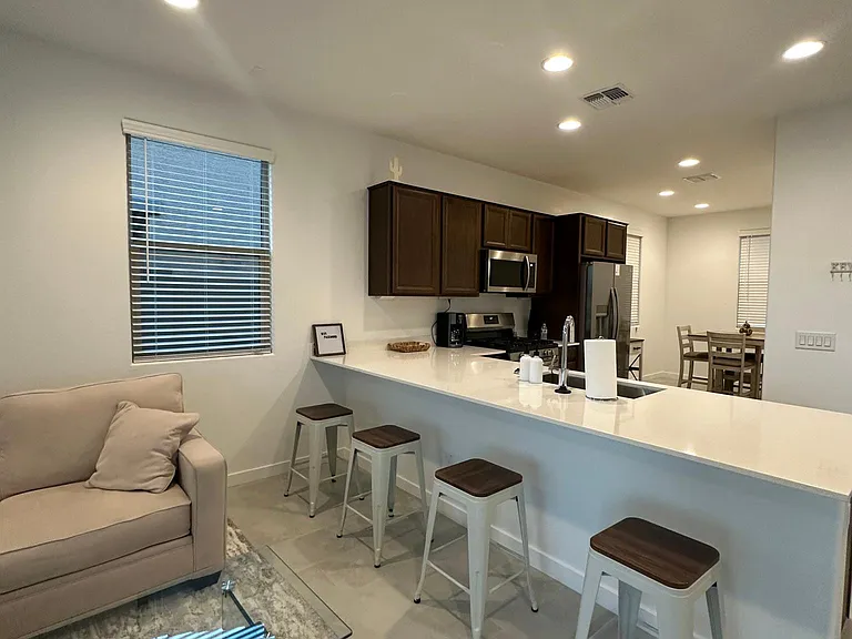 8903 W Solano Dr — Photo 4