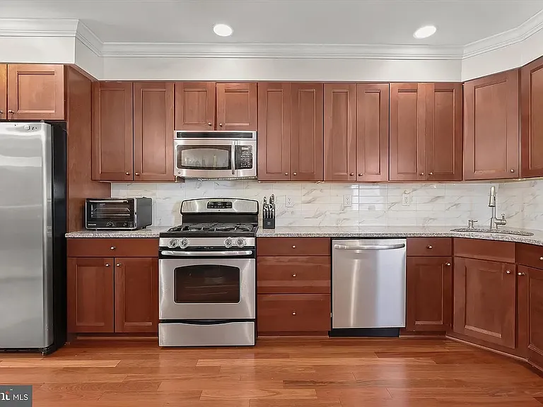 1824 S Charles St — Photo 10