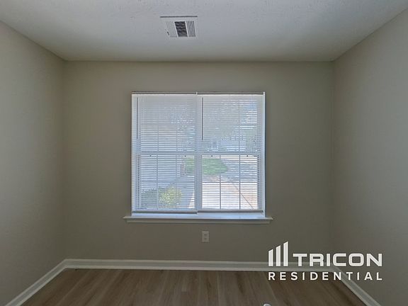 4th image of 8140 Chapman Ter
