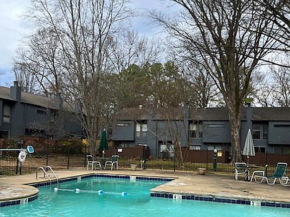 3rd image of 3989 Grahamdale Cir APT B