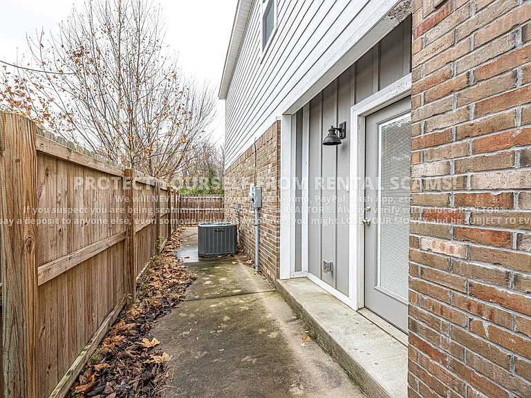 1374 N Corsica Dr — Photo 17