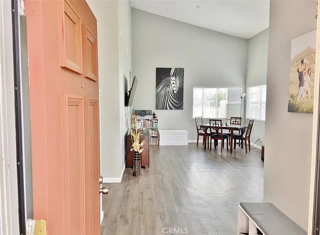 3 bed, 2.5 bath, 1900 sqft, $3,395 — Photo 3