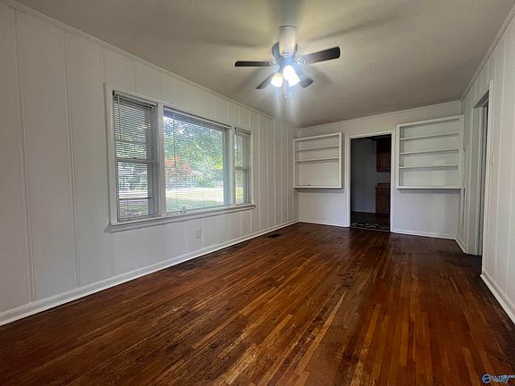 4th image of 909 Snowden Cir