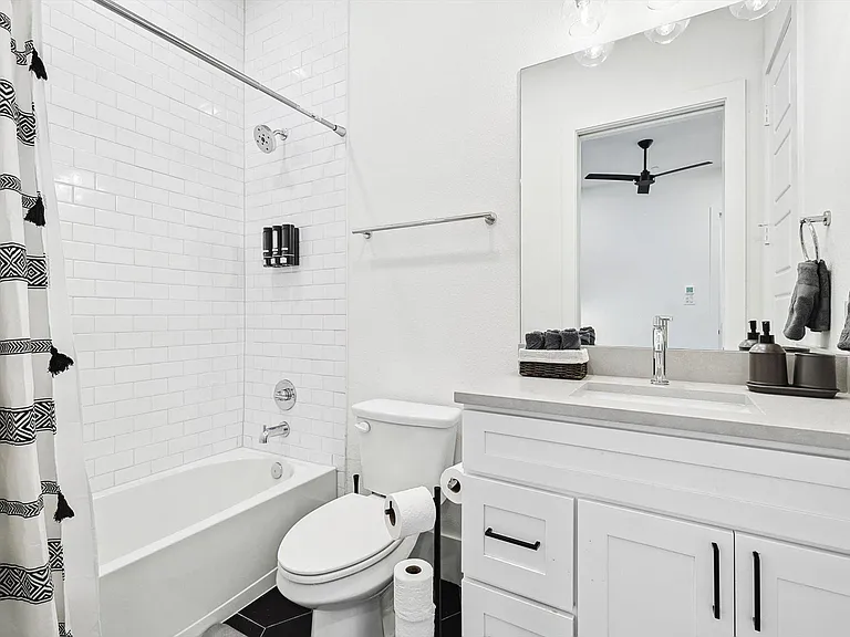 1805 Browder St #103 — Photo 20