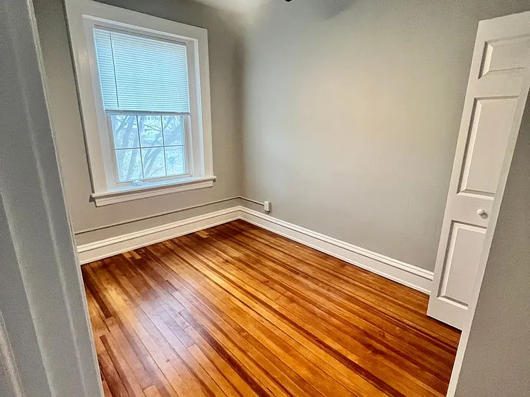 402 N Sheppard St — Photo 13