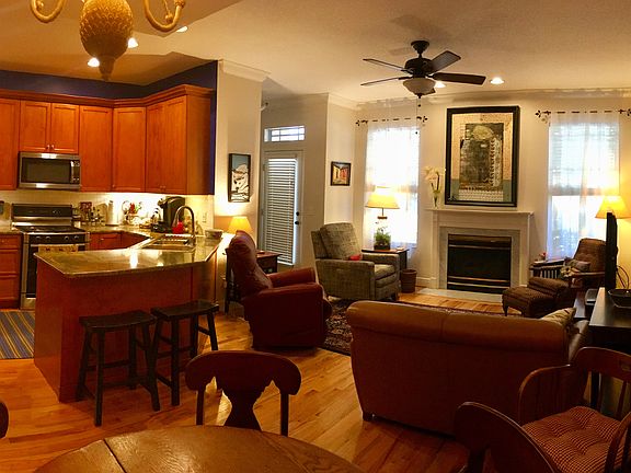 3rd image of 113 Bosphorous Ave Unit 3