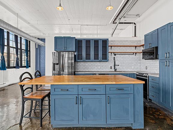 5th image of 500 Robert St #401