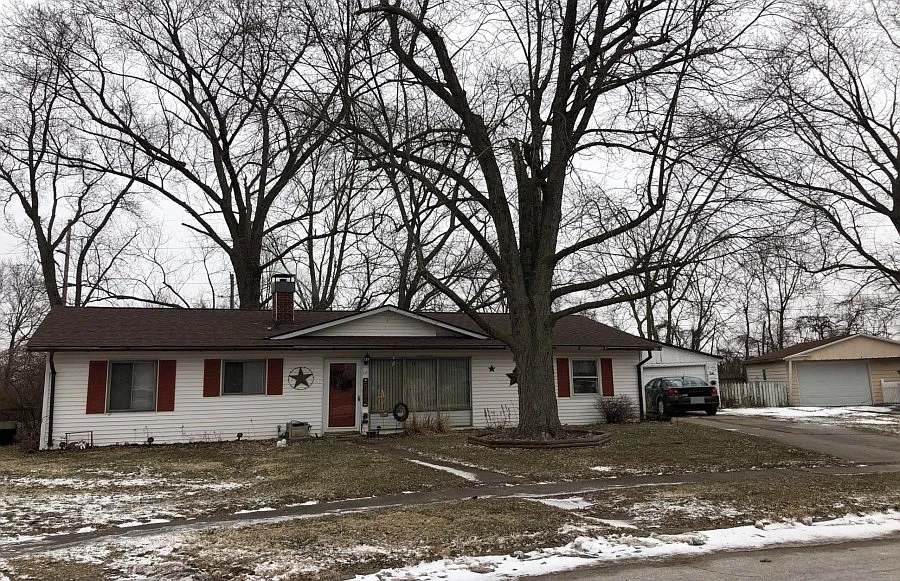 14 Center Dr photo 1