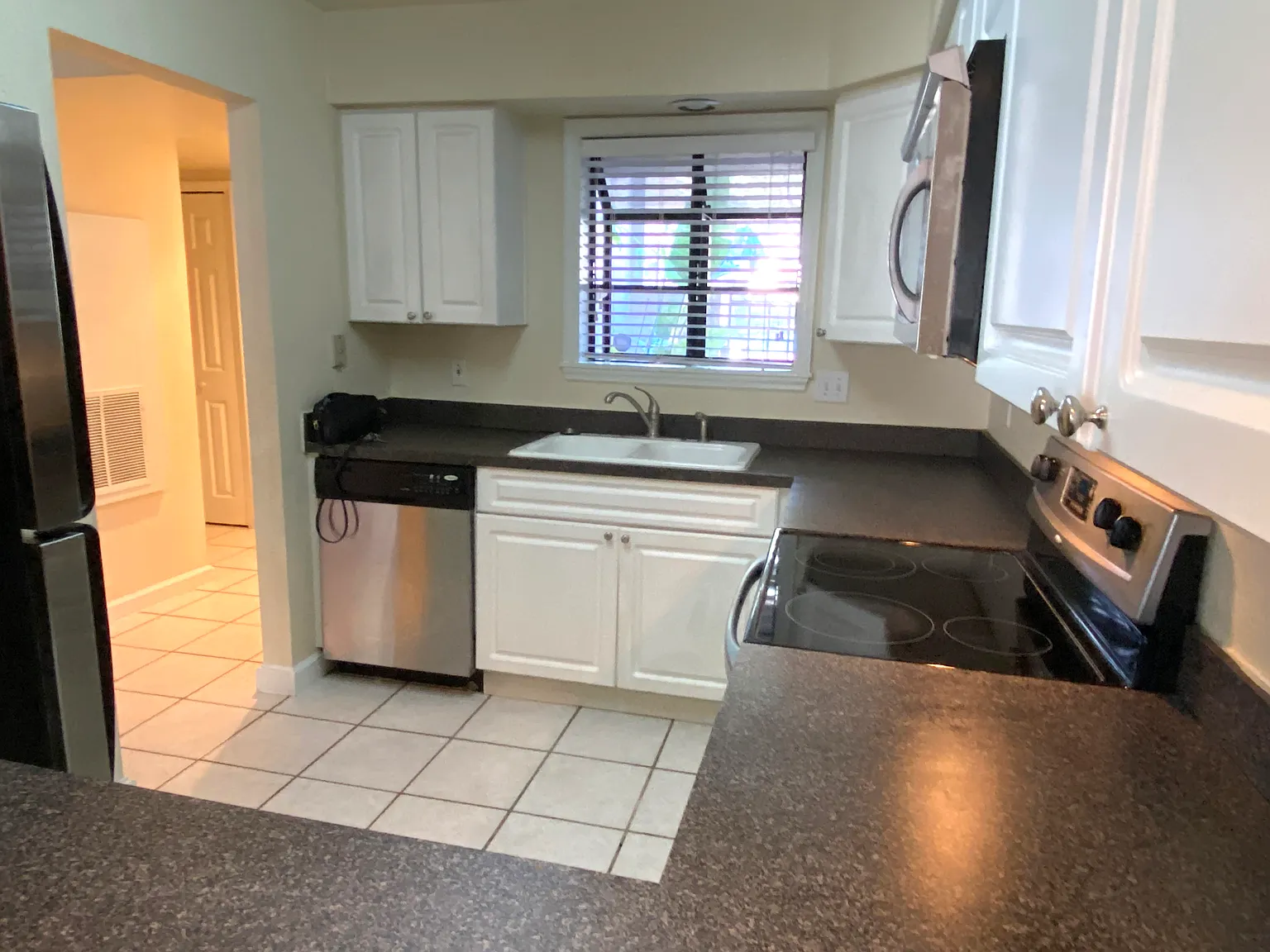 2 bed, 1199 sqft, $1,800 — Photo 4