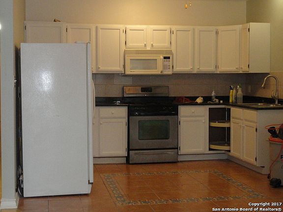 3rd image of 236 E Woodlawn Ave