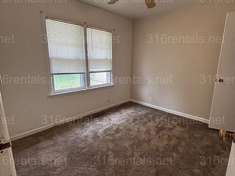 1423 N Terrace Dr — Photo 5