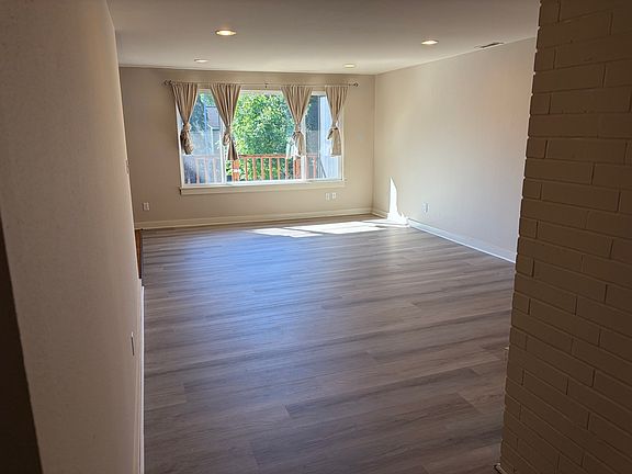 4th image of 5013 Sand Point Pl NE #A