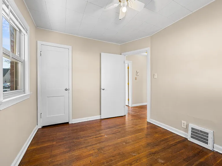 2438 Brookdale Ave — Photo 12